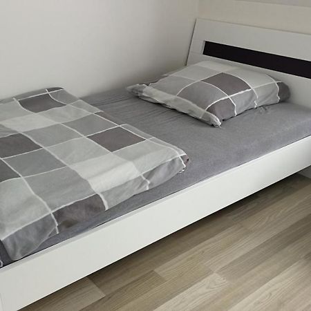 Muenchen Waldperlach Ruhig Und Sehr Schoene Wohnung Exteriör bild